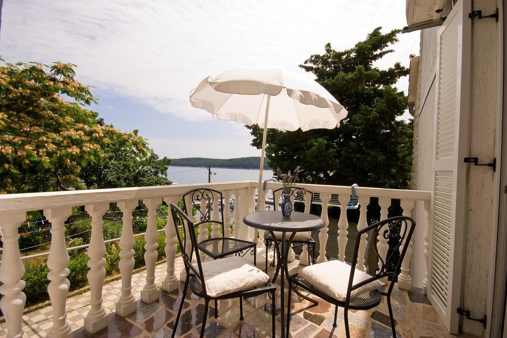 Apartments Vila Miranda On The Beach Barbat na Rabu Extérieur photo